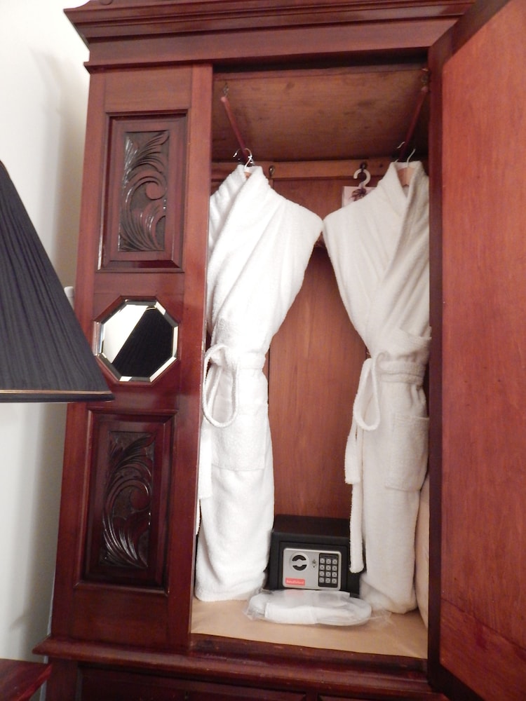Standard Room, Non Smoking (Bourgeous Bohemian Suite) photo 3