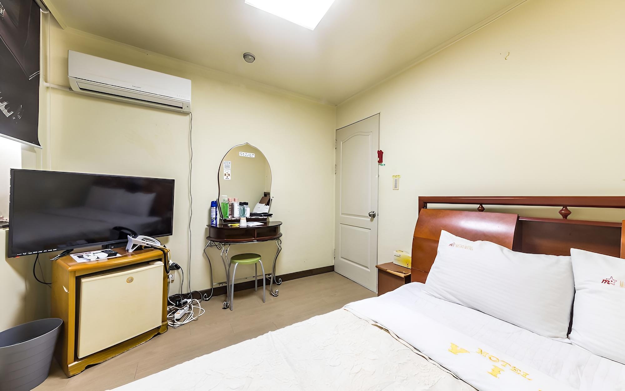 Room (Standard Room) - Photo 8