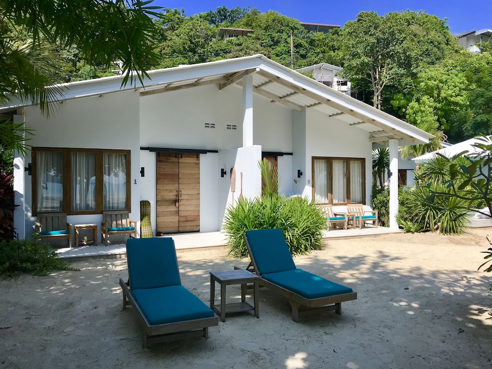 Beach Front Bungalow - Photo 13
