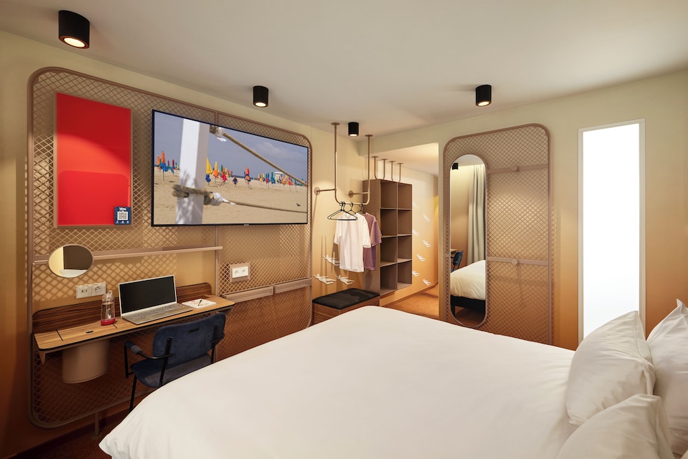 Superior Room, 1 Queen Bed - Photo 3