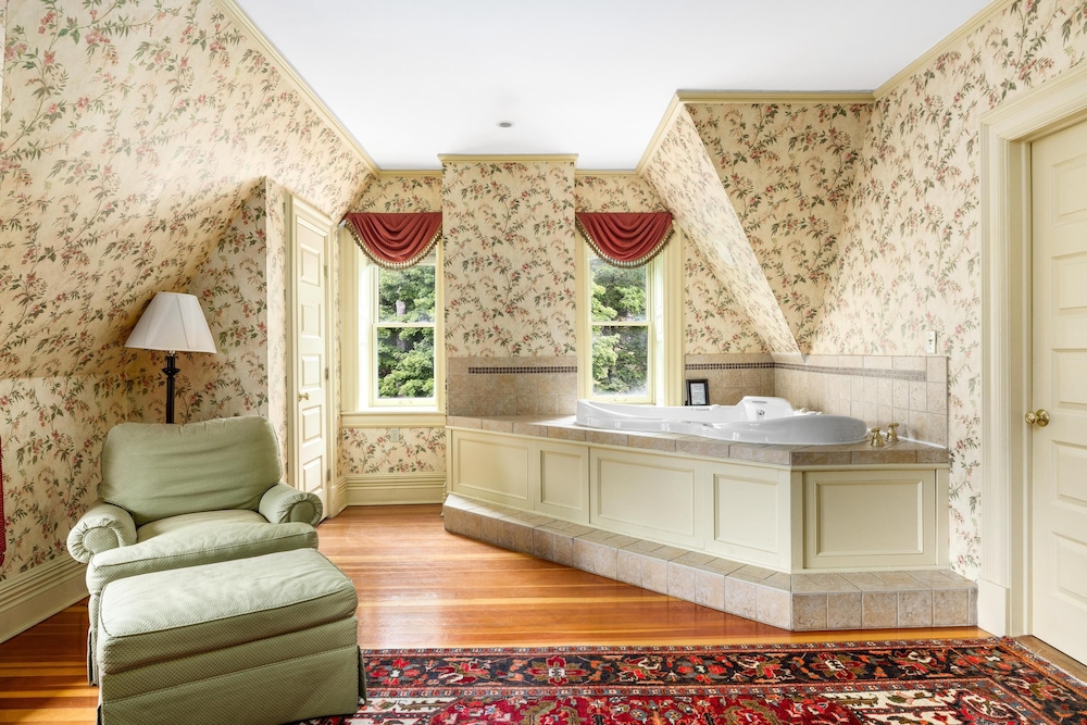 St. Sacrement Suite photo 2