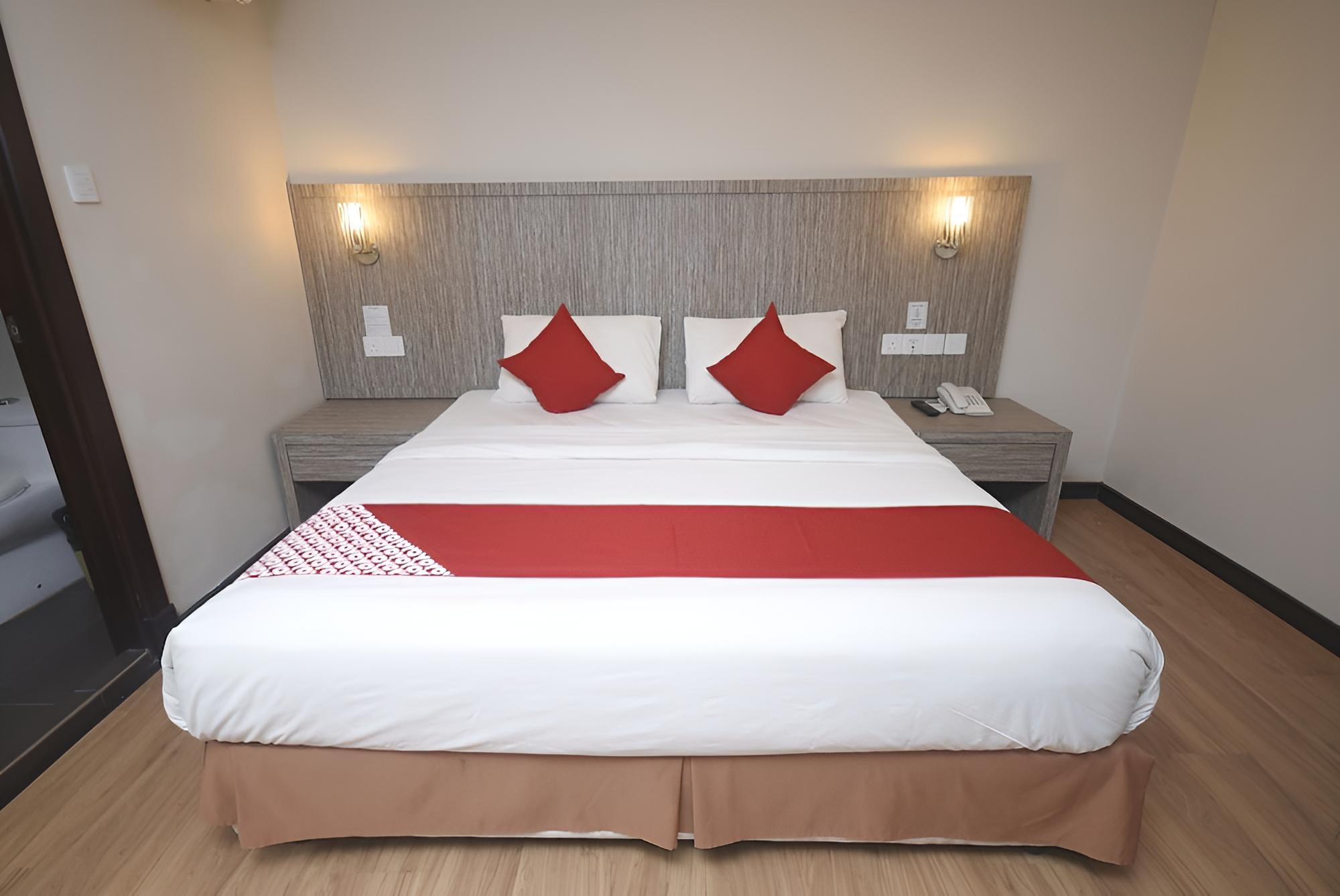 Standard Double Room, 1 King Bed, No Windows photo 2