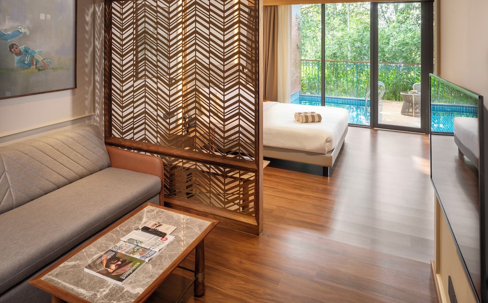 Luxury Suite, 1 King Bed, Private Pool - Photo 7