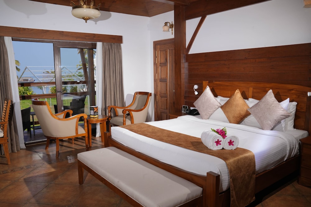 Premium Room, 1 King Bed, Lake View, Garden Area