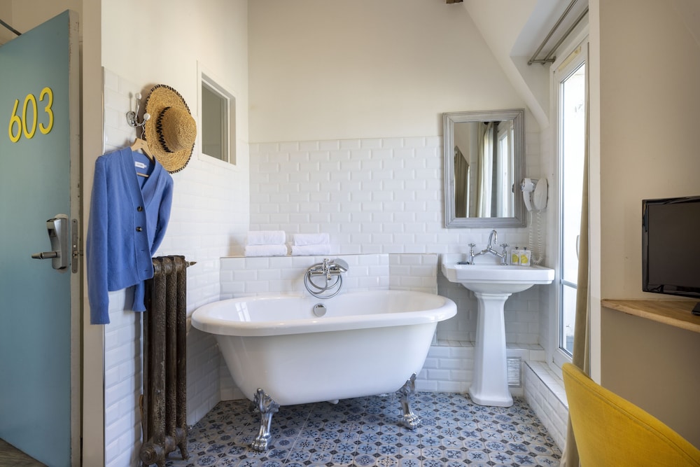 Superior Double Room with Balcony and View photo 2