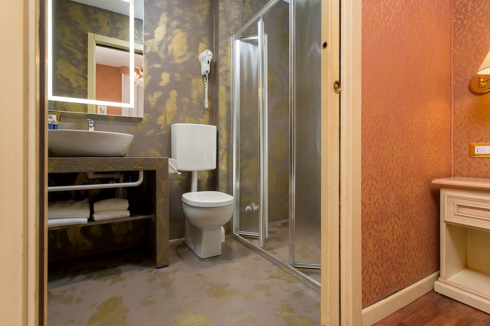 Standard Room - Photo 9