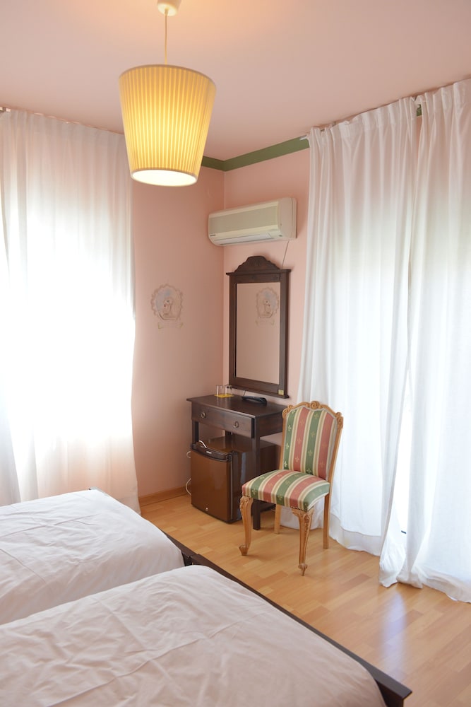 Twin Room, Mountain View