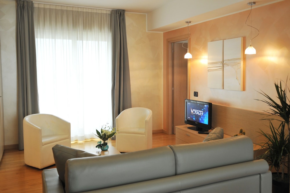 Suite, Terrace (Large) photo 2