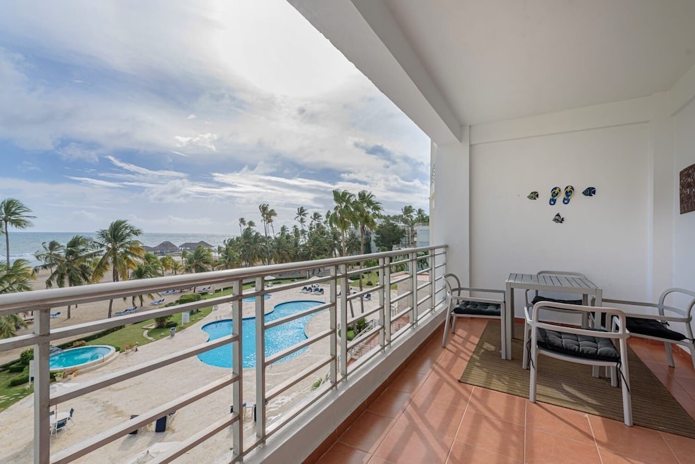 Classic Apartment, 2 Bedrooms, Balcony, Beach View photo 1
