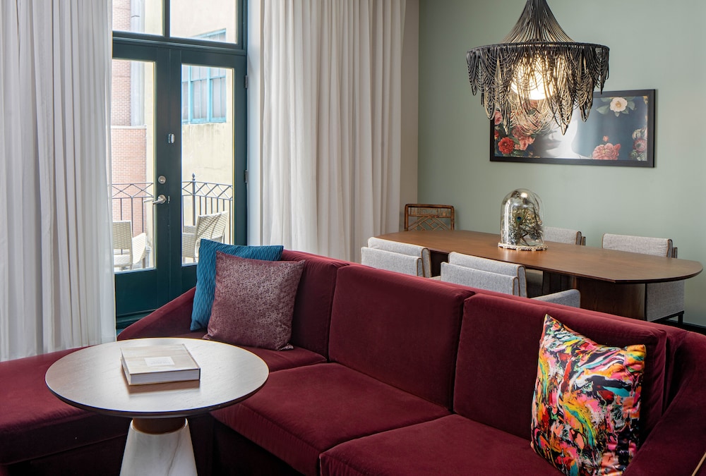 Suite, 2 Queen Beds (Petite) - Photo 7