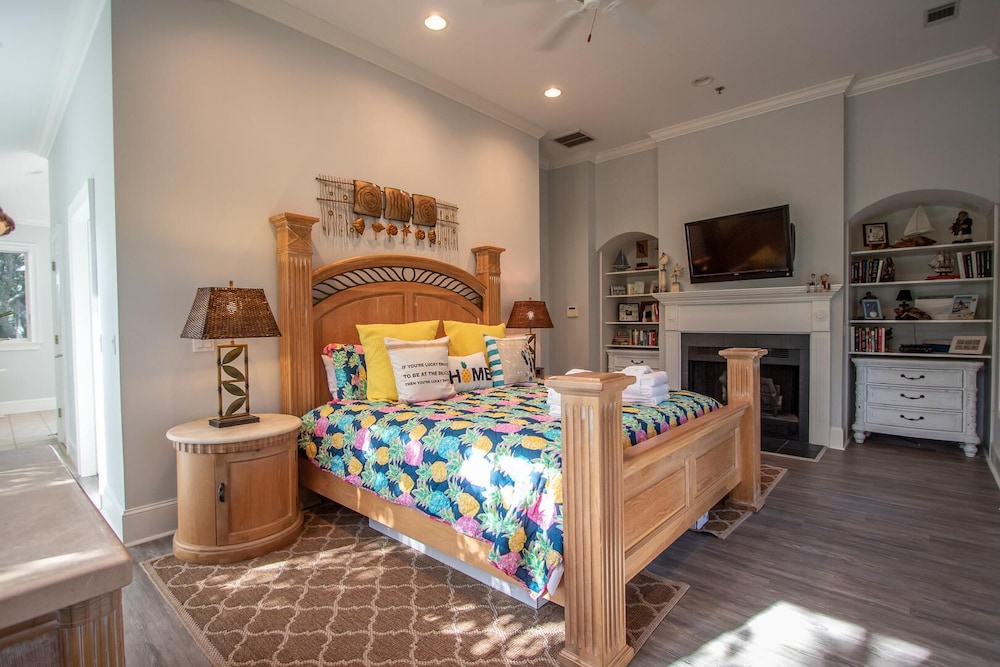 House, Multiple Beds, Balcony, Partial Ocean View photo 1