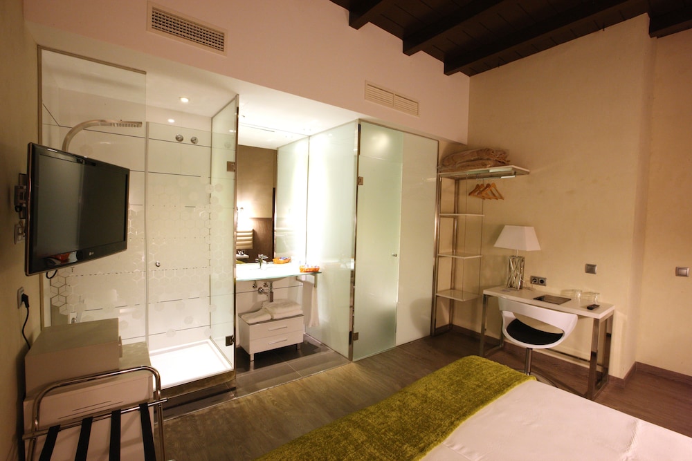 Standard Double Room - Photo 2