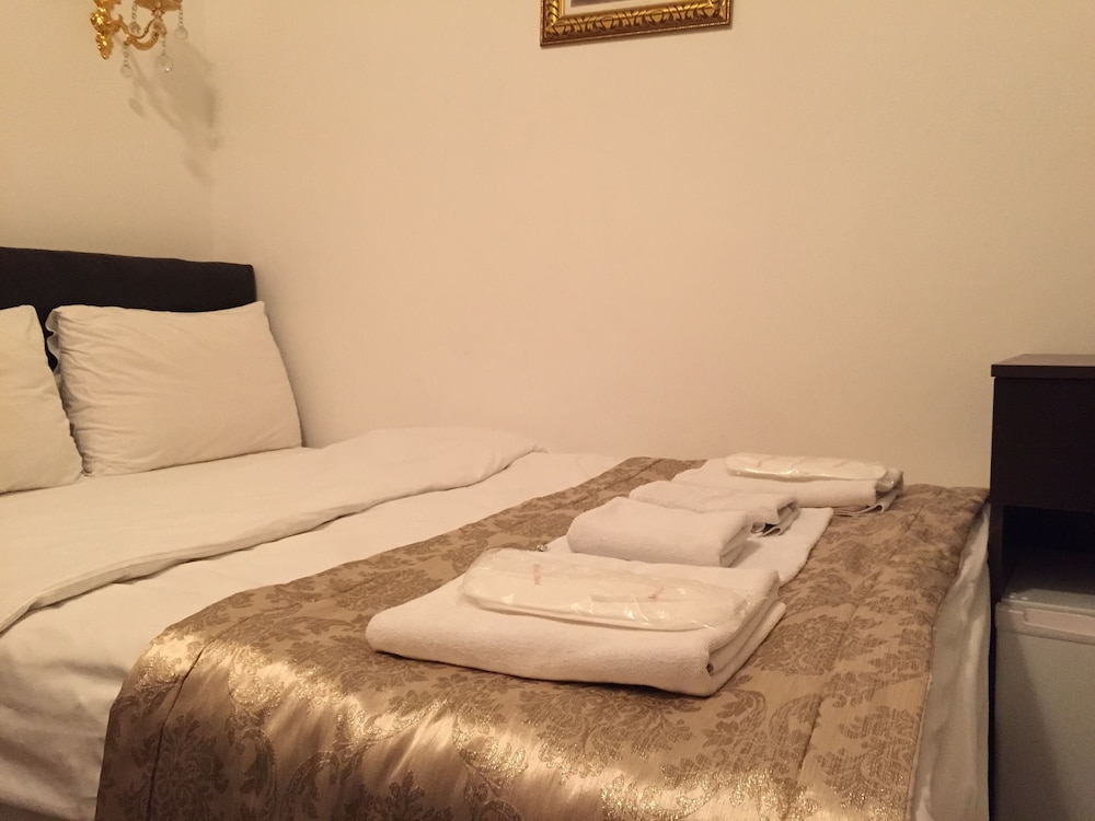 Economy Double or Twin Room (Basement Floor) photo 1
