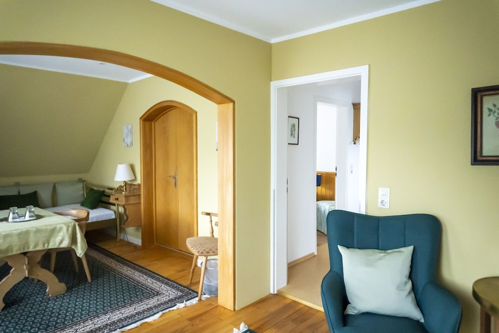 Apartment, Hill View