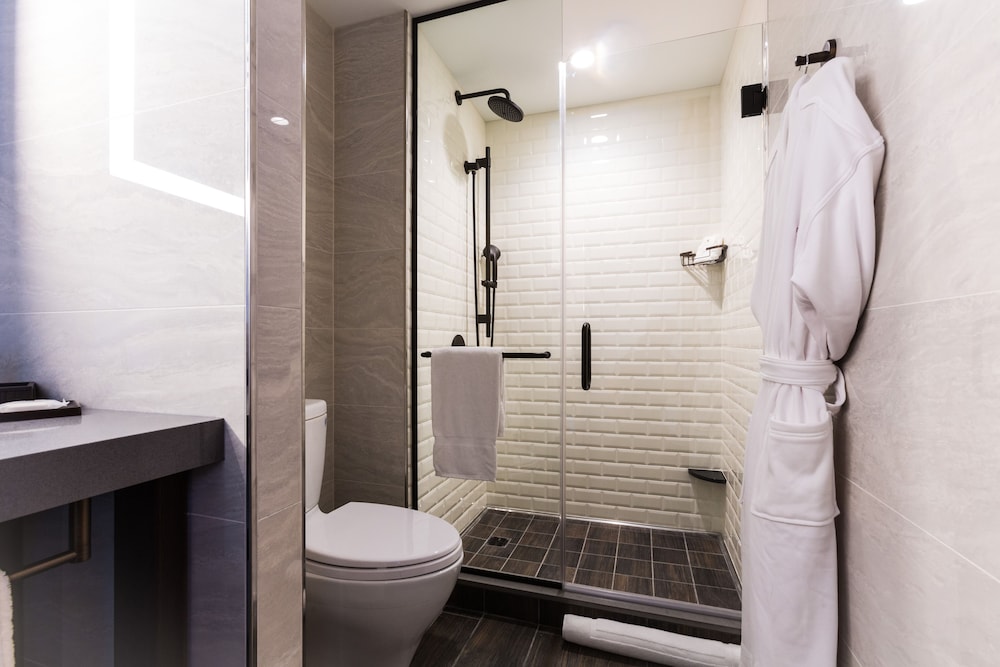 Suite, 1 King Bed (Broadway)