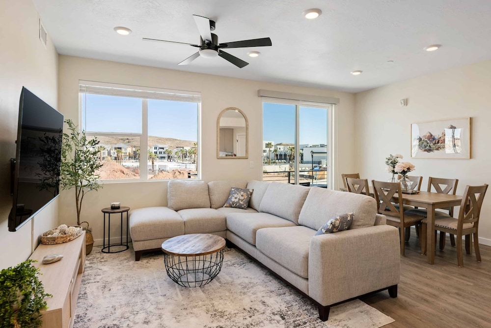 Condo, 2 Bedrooms