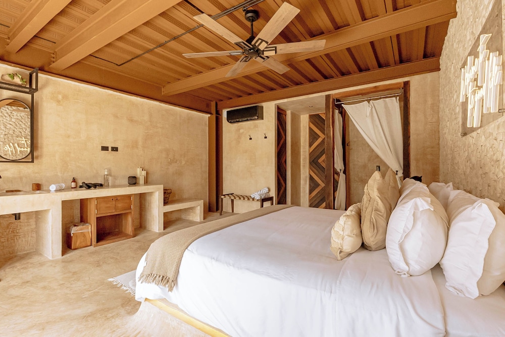 Comfort Room, 1 King Bed, Terrace, Pool View