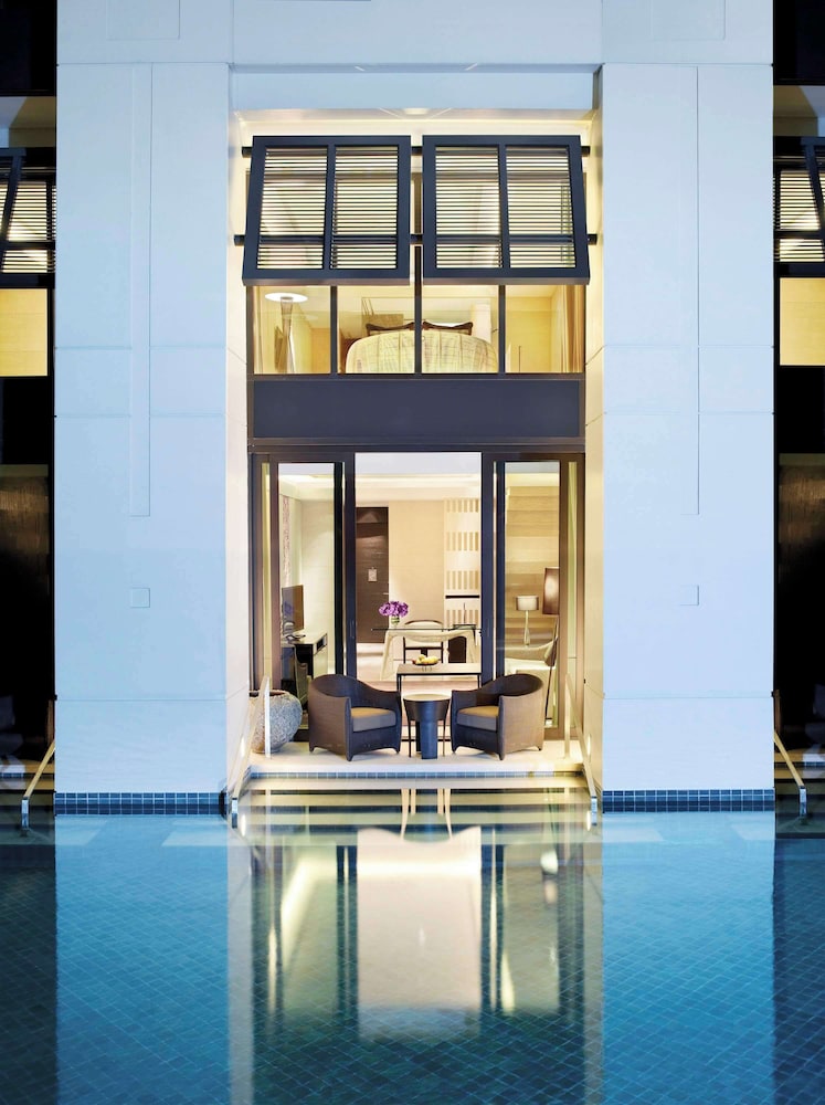 Duplex Cabana Room with Direct Pool Access ( Executive Lounge Benefit ) thumbnail 5