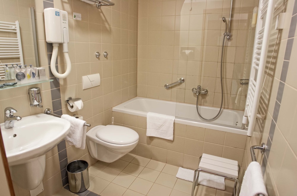 Standard Double or Twin Room photo 3