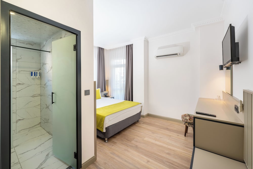 Standard Room photo 2