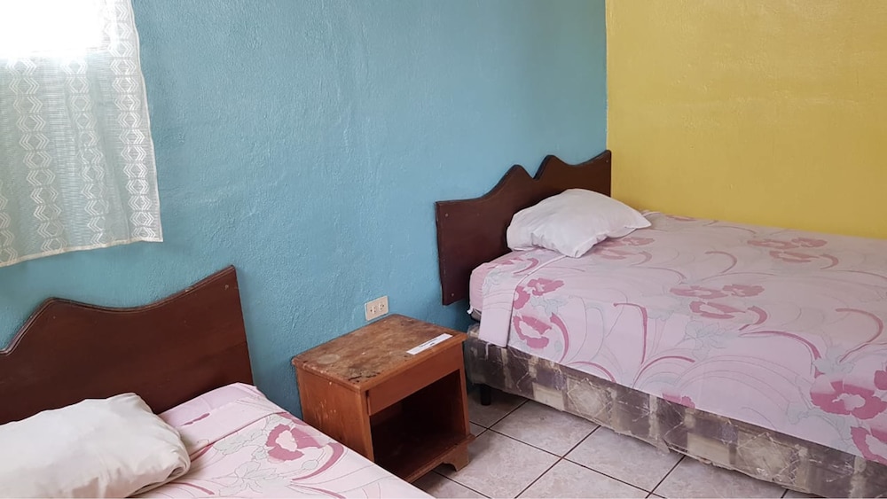 Deluxe Double Room, Multiple Beds, Non Smoking (A/C) photo 2