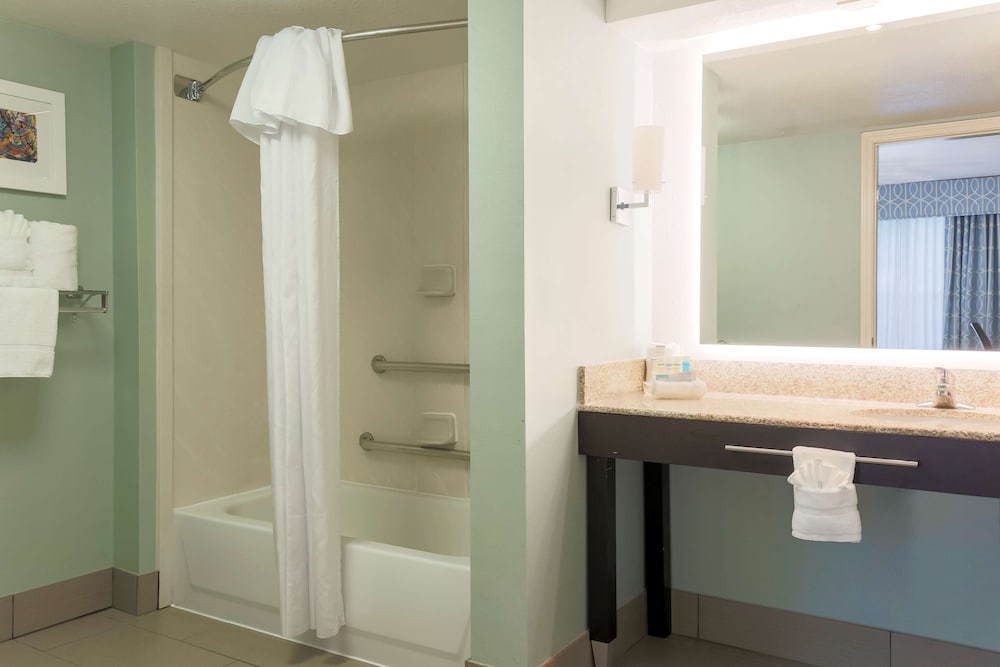 Suite, 2 Double Beds, Accessible, Bathtub