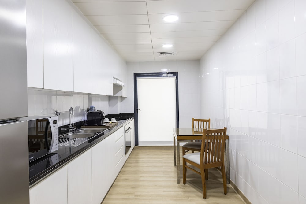 Two Bedroom Premier - Golden Sands 10 photo 3