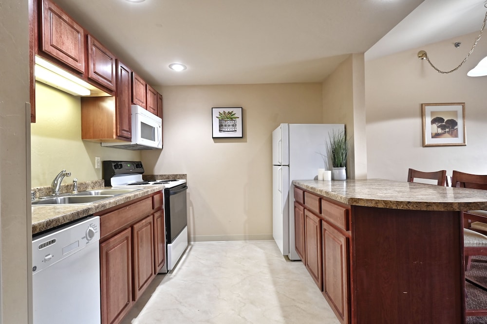 Suite, 2 Bedrooms (Two Twins) - Photo 3