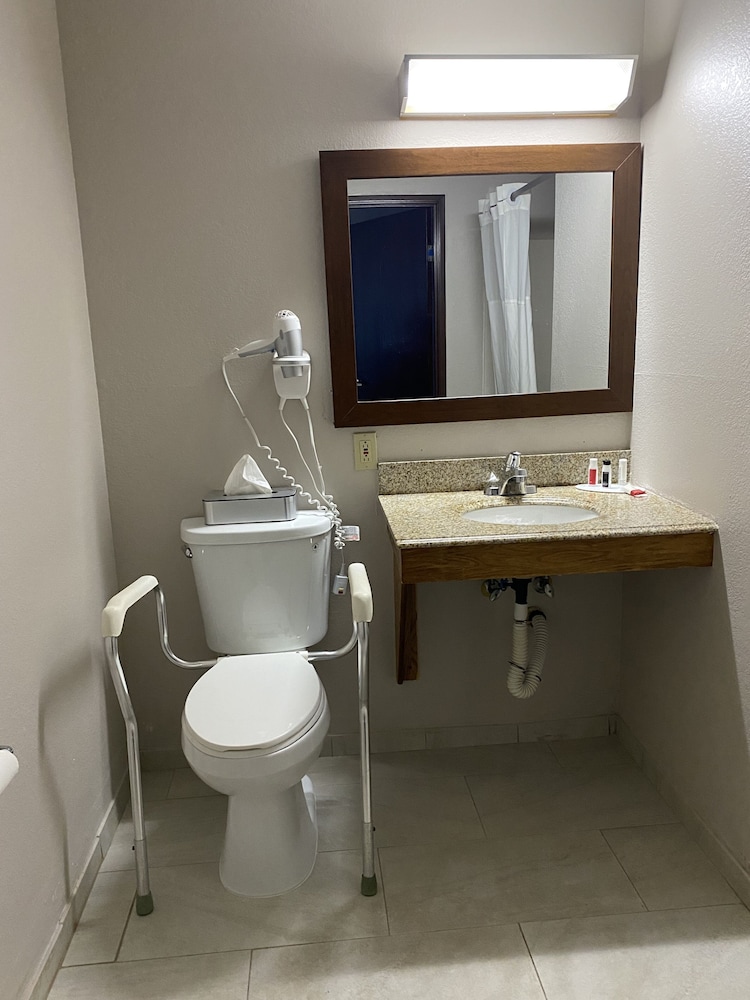 Days Inn by Wyndham Brunswick Bath Area, 사진 7