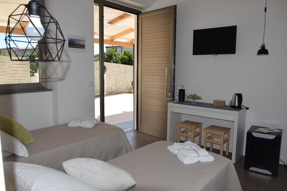 Deluxe Triple Room (2)