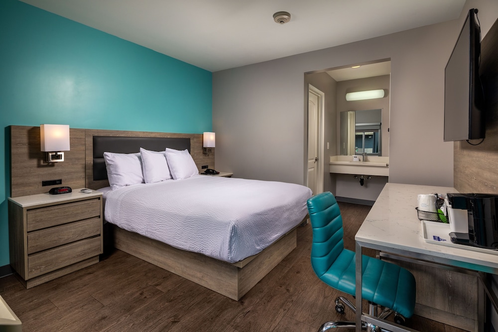 Room, 1 Queen Bed (Efficiency) - Photo 3