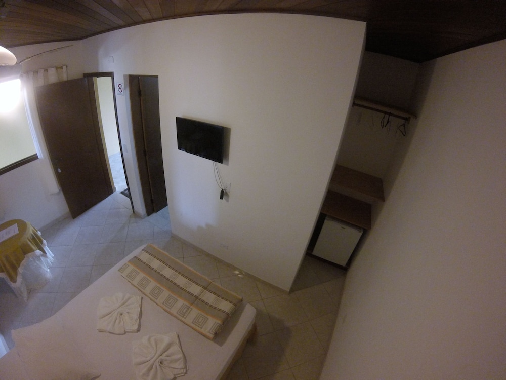 Deluxe Twin Room, 1 Bedroom, Private Bathroom photo 2