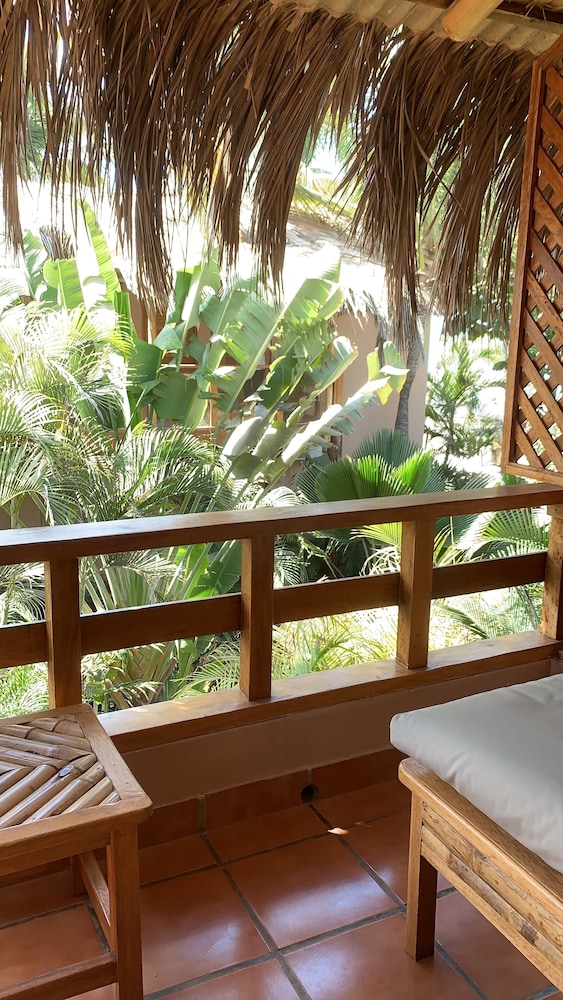 HABITACION MATRIMONIAL FRENTE AL JARDIN CON BALCON photo 2