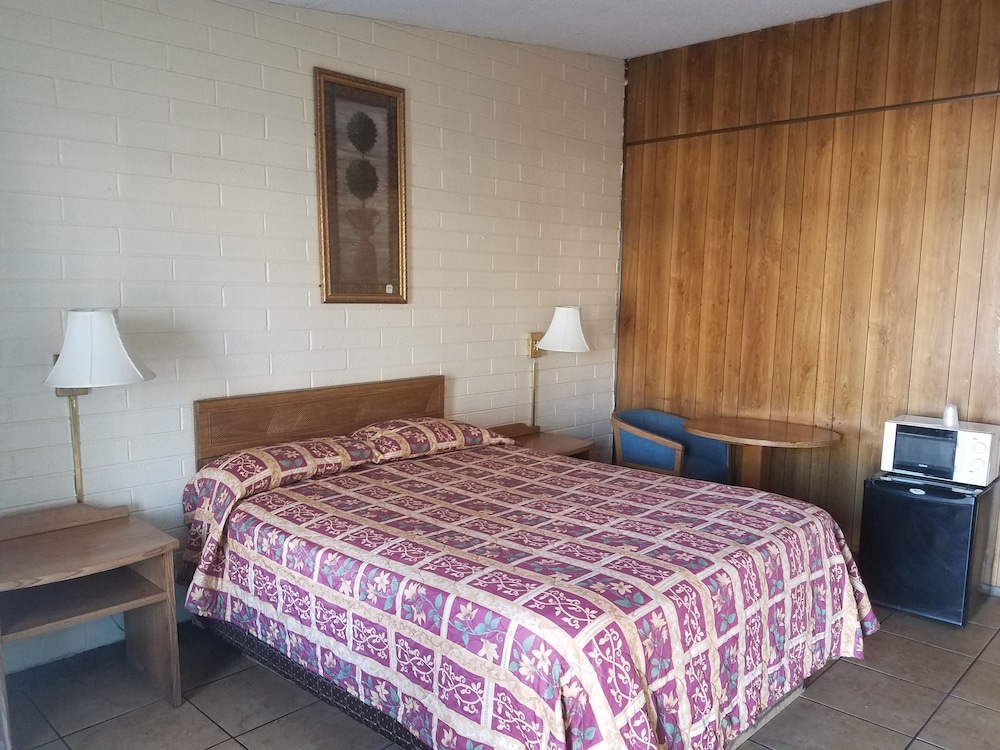 Room, 1 Queen Bed, Smoking photo 1