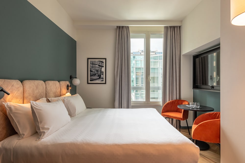 Superior Double or Twin Room thumbnail 5