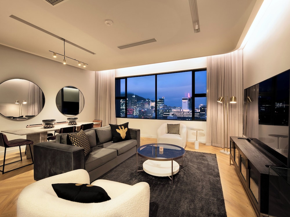 Three Bedroom Apartment - Photo 7