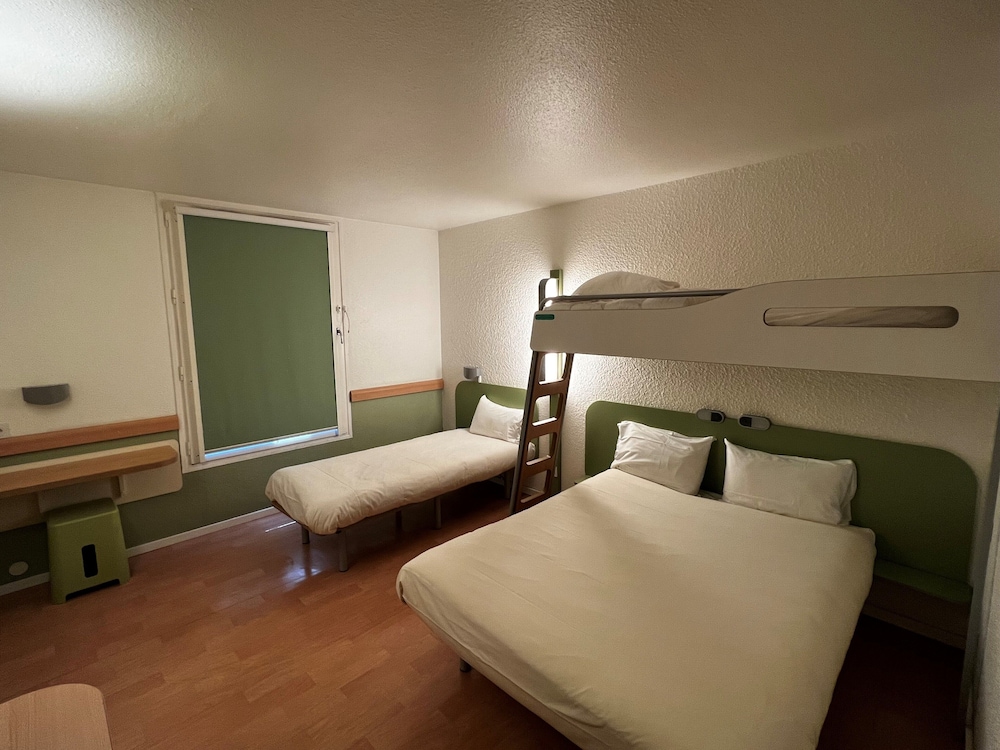 Family Room, Multiple Beds photo 2