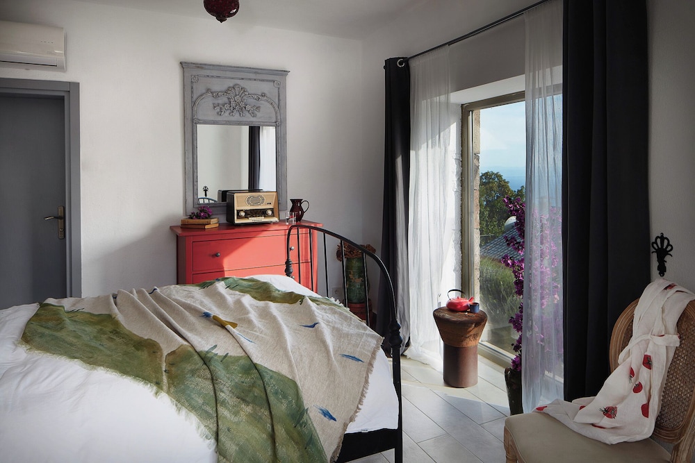 Basic Room, Garden View