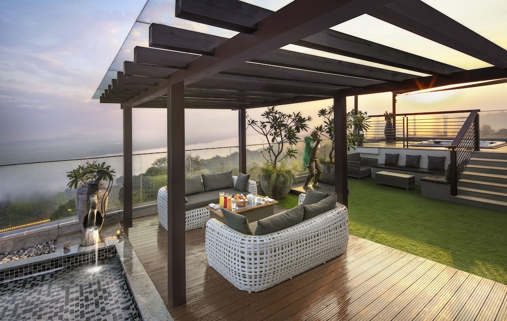 Presidential Suite, River View