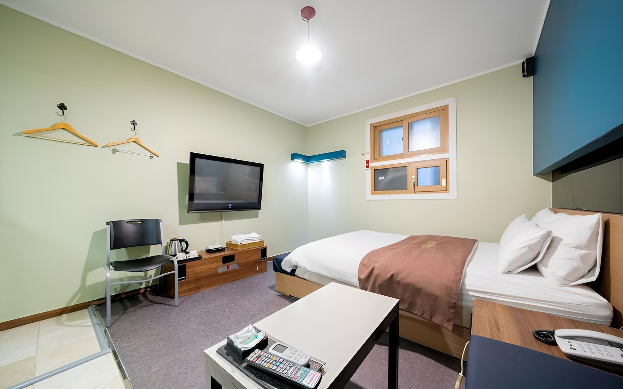 Room (Standard Room) - Photo 4