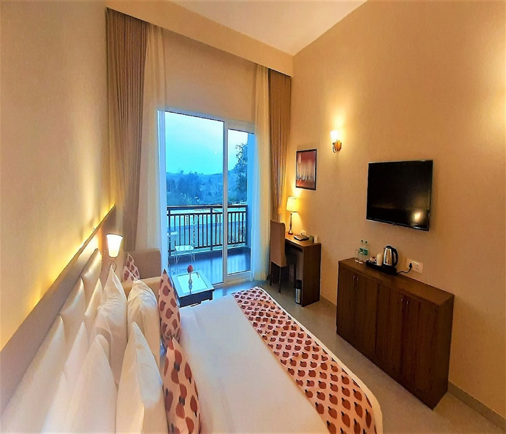 Premium Room with Pool and Garden View - Photo 3