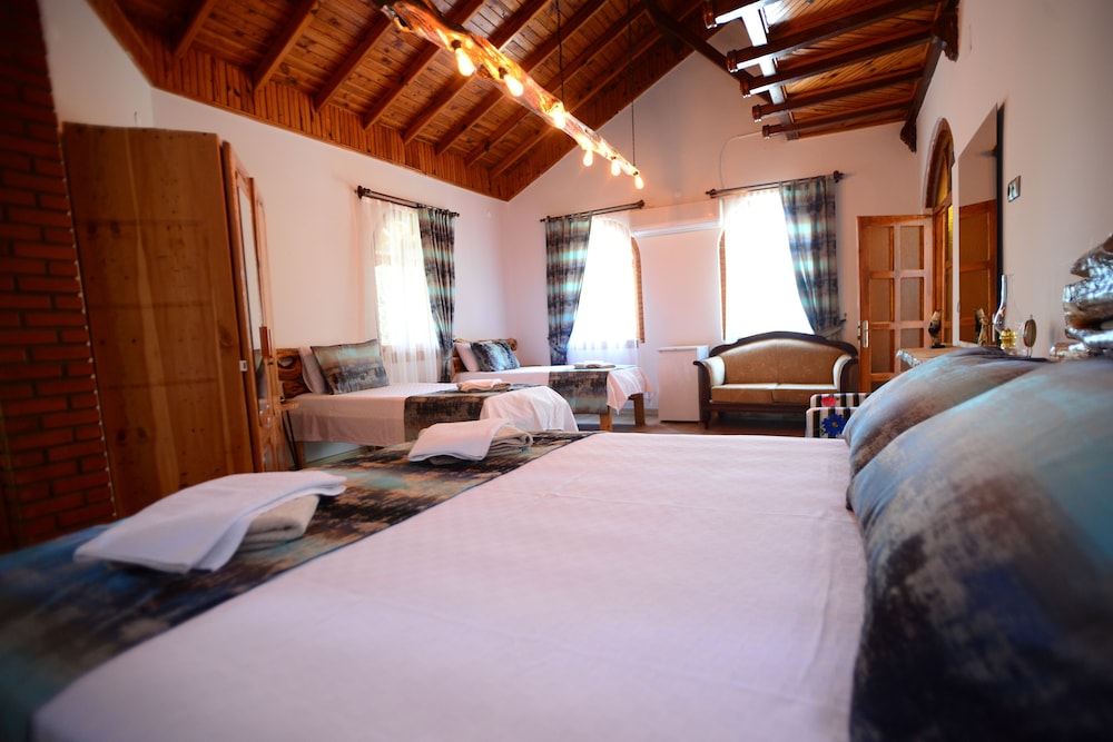 Elite Quadruple Room, 1 Bedroom, Smoking, Mountain View photo 1