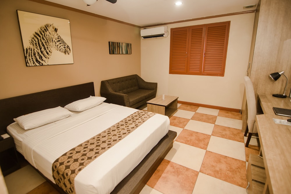 Deluxe Double Room, 1 Queen Bed, Non Smoking - Photo 1