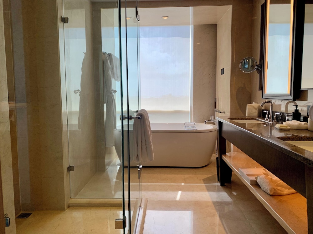 Premier Room, 1 King Bed, Sea View - Photo 5