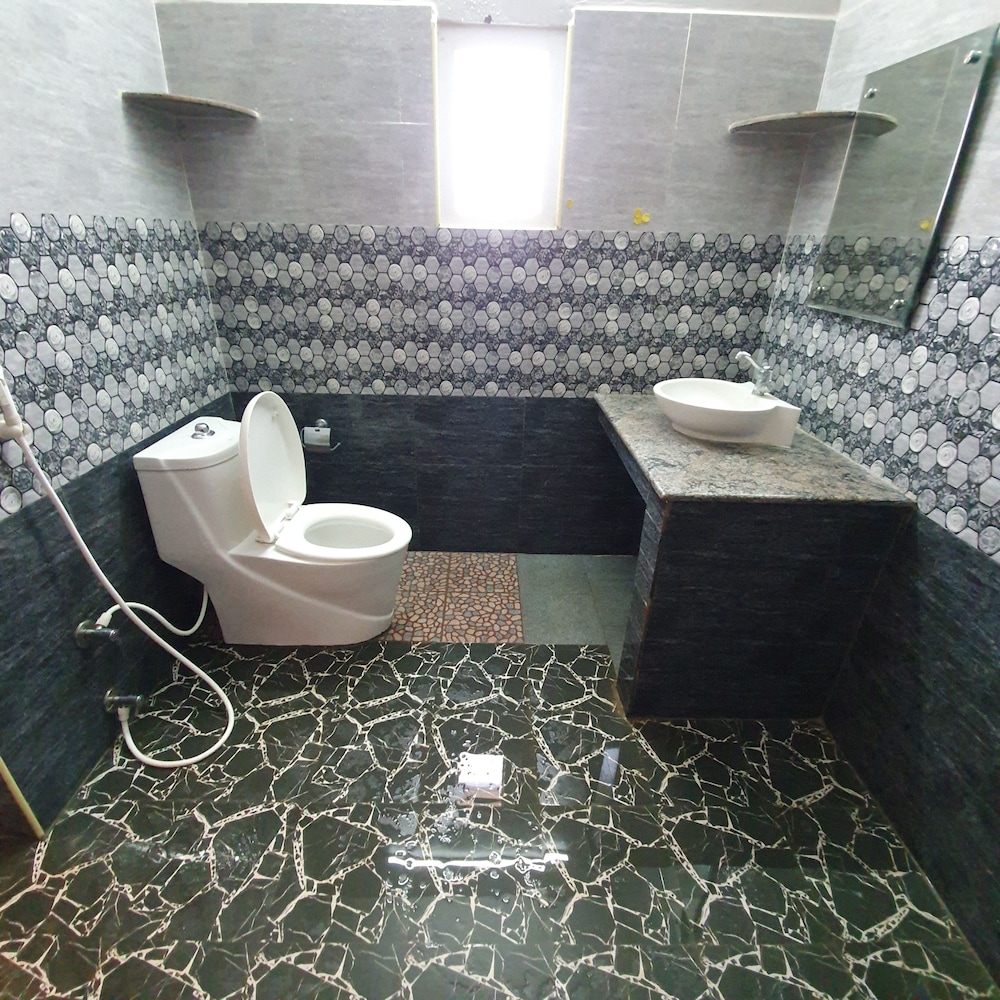 Deluxe Triple Room, Multiple Beds photo 2
