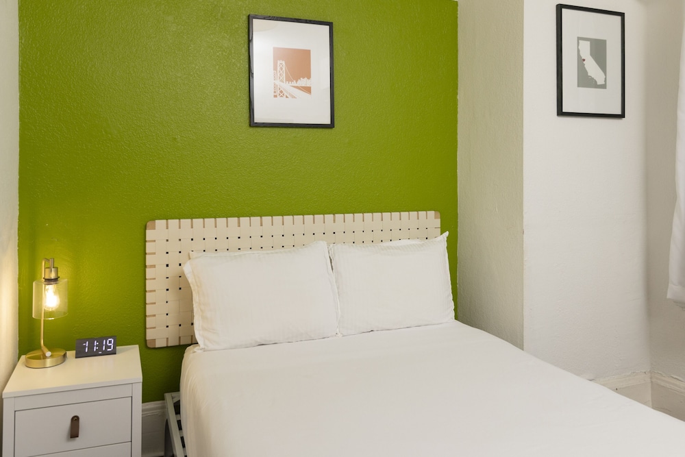 Economy Double Room, Private Bathroom - Photo 6