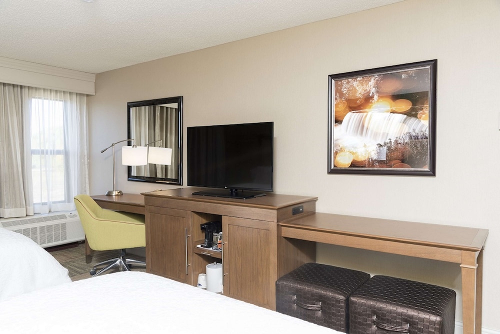 Room, 2 Queen Beds, Refrigerator - Photo 3