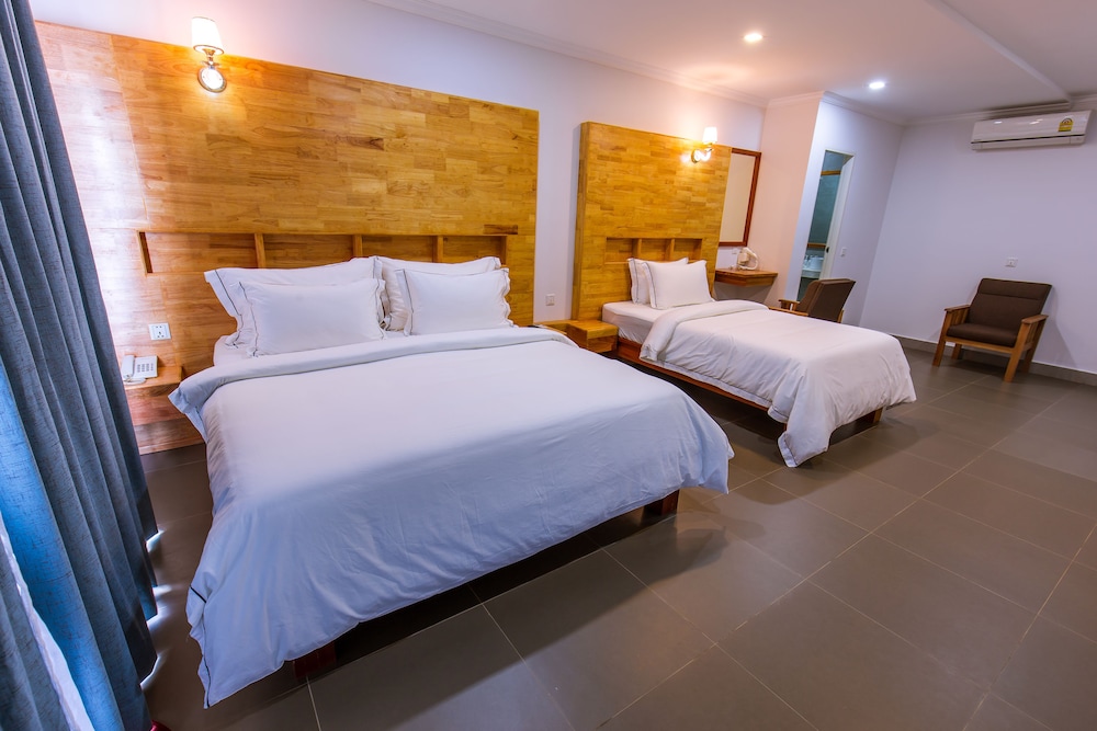 Superior Triple Room, Multiple Beds, Balcony, Pool View
