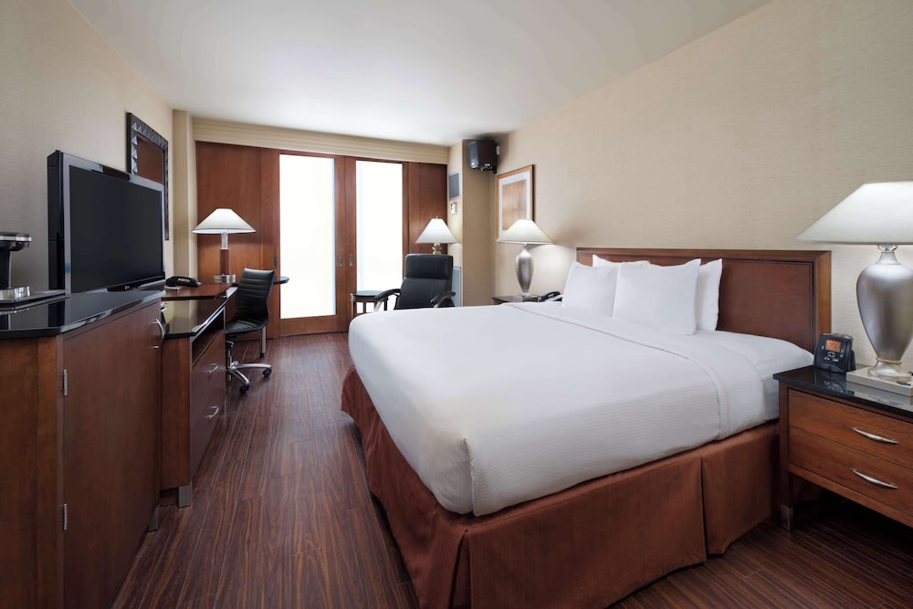 Room, 1 King Bed, Accessible, Allergy Friendly - Photo 4