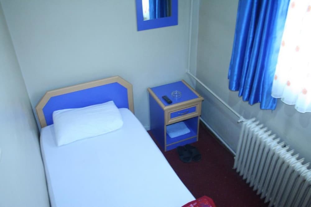 Single Room, Private Bathroom